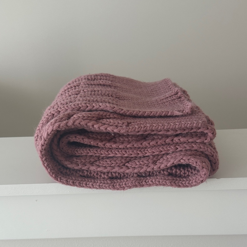 Elegant Mauve Knit Scarf